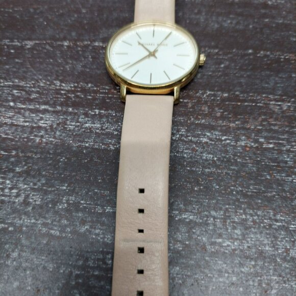 Michael Kors Womens Analog Watch With Leather Strap - Picture 3 of 9